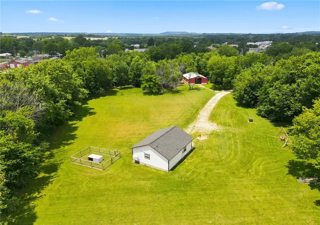 1st image of 404 W Bean St, Lincoln, AR 72744 | MLS# 1354613