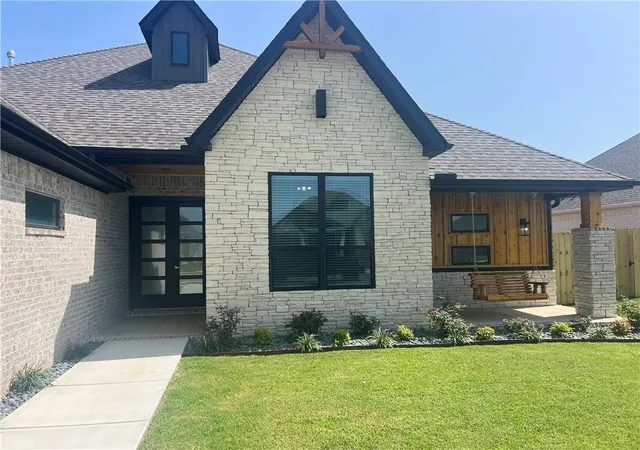 image of 1801 Gaines St, Pea Ridge, AR 72751 | MLS# 1354744
