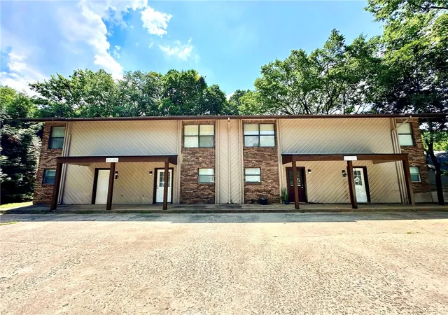 1st image of 2101, 2103, 2105, 2107 N East Oaks Dr, Fayetteville, AR 72703 | MLS# 1354805
