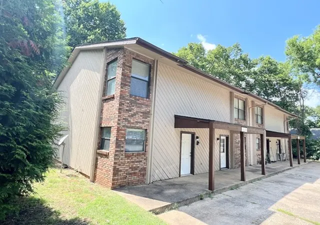 2nd image of 2101, 2103, 2105, 2107 N East Oaks Dr, Fayetteville, AR 72703 | MLS# 1354805