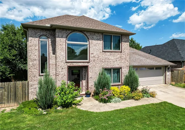 Photo 2 of Single family home for sale at 1905 Countryside Ln, Rogers, AR 72758 | MLS# 1354739 | Listing updated on 2026-07-27