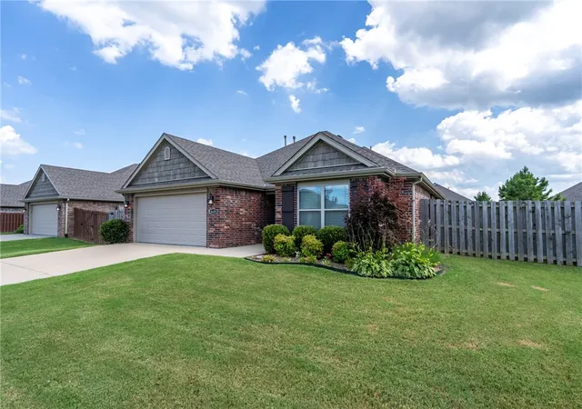 Photo 2 of Single family home for sale at 4431 W Wales Dr, Fayetteville, AR 72704 | MLS# 1354769 | Listing updated on 2026-08-31