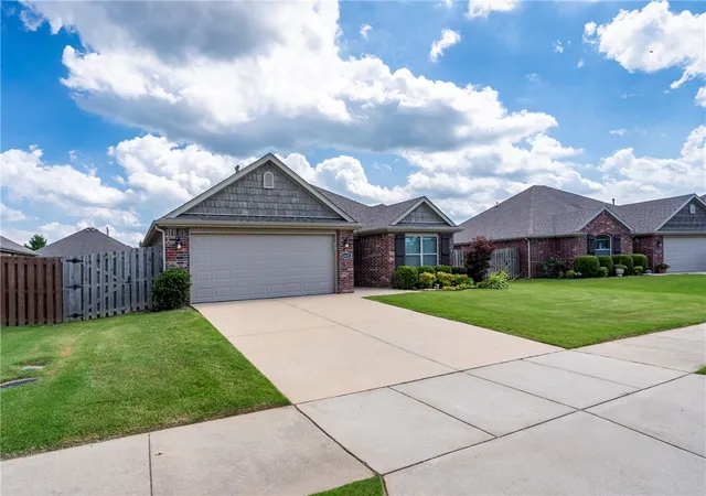 Photo 3 of Single family home for sale at 4431 W Wales Dr, Fayetteville, AR 72704 | MLS# 1354769 | Listing updated on 2026-08-31
