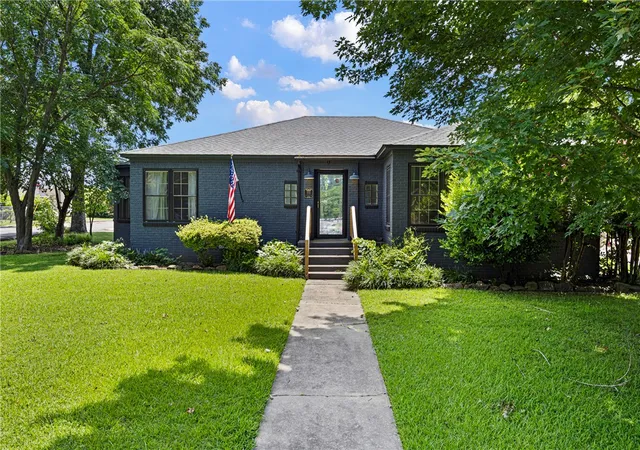 Photo 4 of Single family home for sale at 201 W 8th Street, Russellville, AR 72801 | MLS# 1354839 | Listing updated on 2026-07-23