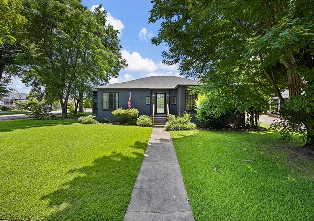 Photo 5 of Single family home for sale at 201 W 8th Street, Russellville, AR 72801 | MLS# 1354839 | Listing updated on 2026-07-23
