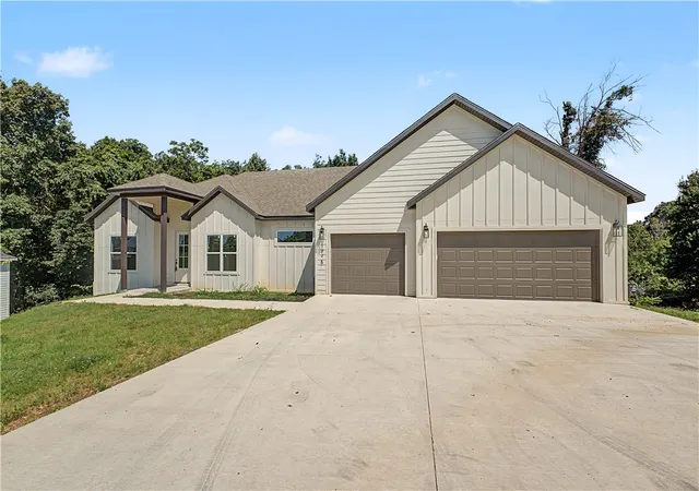 1st image of 1975 Collins Dr, Pea Ridge, AR 72751 | MLS# 1354918