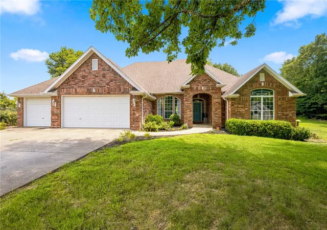 1st image of 420 N Cedar Ridge Ln, Fayetteville, AR 72704 | MLS# 1354919