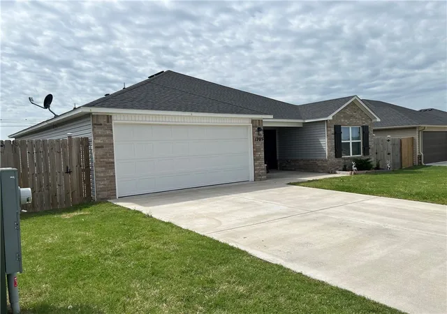 2nd image of 1705 Ace Ave, Gentry, AR 72734 | MLS# 1354932