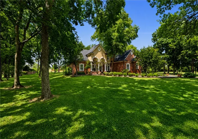 Homes for sale in Siloam Springs, AR | 1325 Avery Pl, Siloam Springs, AR 72761 | MLS# 1354747