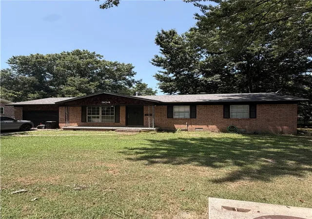 1st image of 904 Olive Dr, Clarksville, AR 72830 | MLS# 1354994