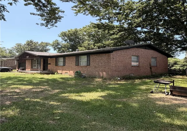 2nd image of 904 Olive Dr, Clarksville, AR 72830 | MLS# 1354994