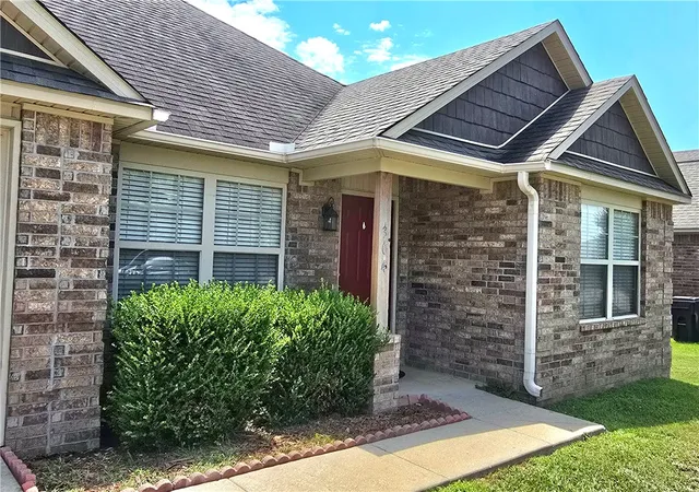 2nd image of 304 E Laurel Ave, Rogers, AR 72758 | MLS# 1355022