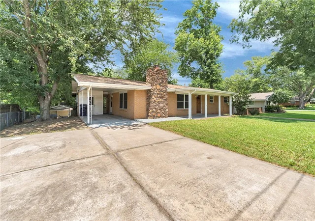 1st image of 302 E Center St, Prairie Grove, AR 72753 | MLS# 1355037
