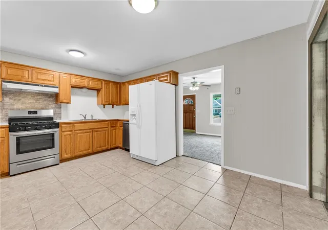 3rd image of 302 E Center St, Prairie Grove, AR 72753 | MLS# 1355037