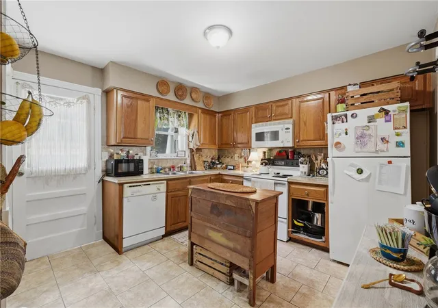 5th image of 2 Hillside Dr #A & B, Holiday Island, AR 72631 | MLS# 1354714