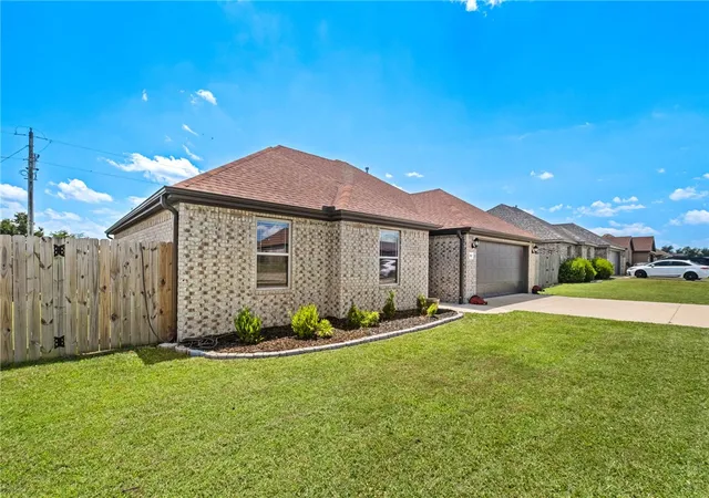 3rd image of 803 Mulberry St, Gravette, AR 72736 | MLS# 1354886