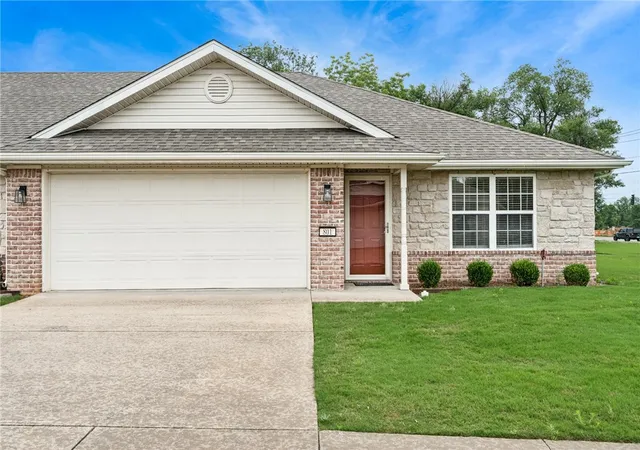 Homes for sale in Rogers, AR | 801 N 19Th St, Rogers, AR 72756 | MLS# 1355104