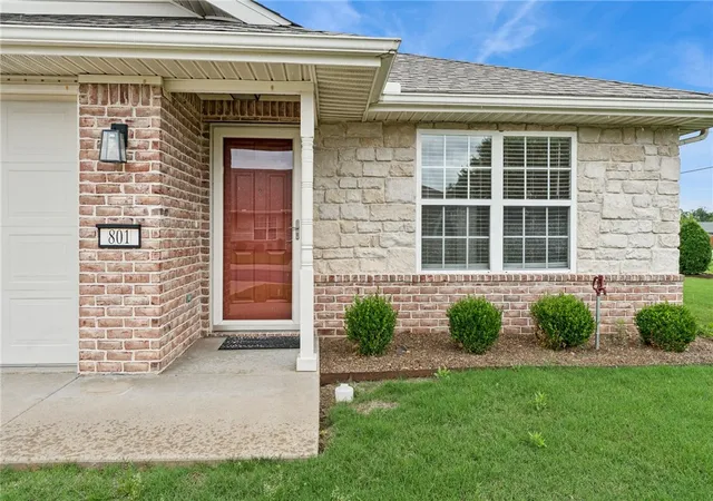 Homes for sale in Rogers, AR | 801 N 19Th St, Rogers, AR 72756 | MLS# 1355104