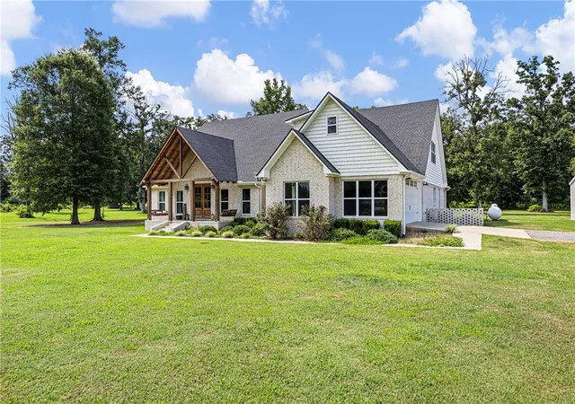 Homes for sale in Dardanelle, AR | 10350 Cherokee Loop, Dardanelle, AR 72834 | MLS# 1354817