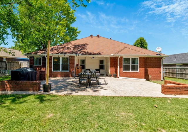 3rd image of 305 Ridgemont Ave, Lowell, AR 72745 | MLS# 1355178