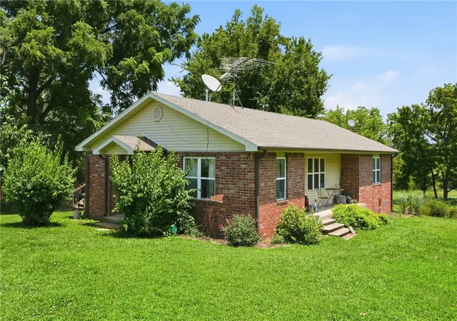Homes for sale in Highfill, AR | 228 W 1st Ave, Highfill, AR 72734 | MLS# 1355107
