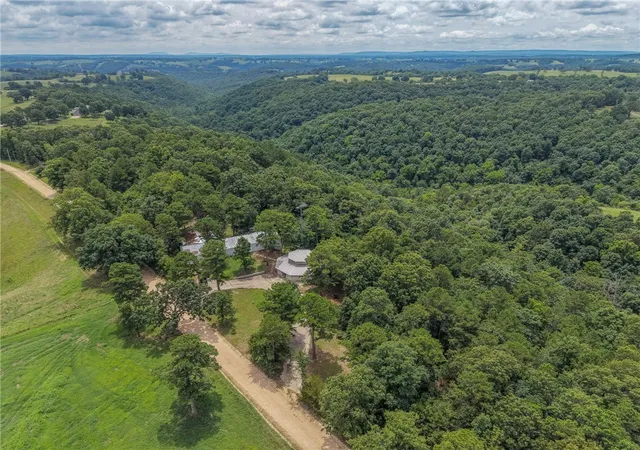 2nd image of 10207 Rainbow Ridge Rd, Omaha, AR 72662 | MLS# 1355197