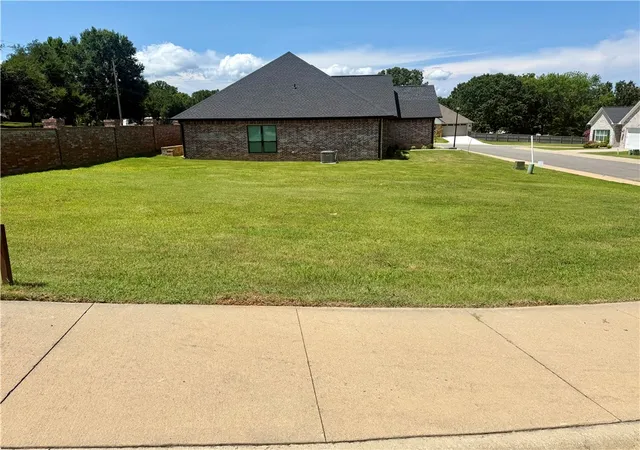 1st image of 1901 Harbor Ln, Russellville, AR 72802 | MLS# 1355227