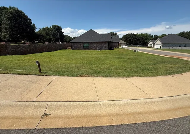 2nd image of 1901 Harbor Ln, Russellville, AR 72802 | MLS# 1355227