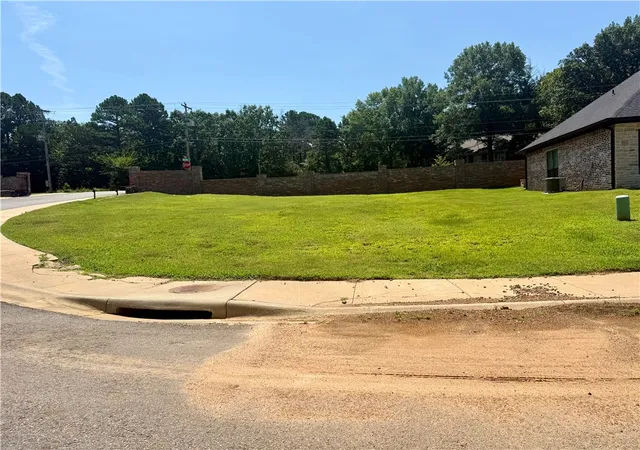 4th image of 1901 Harbor Ln, Russellville, AR 72802 | MLS# 1355227