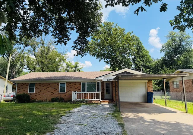 1st image of 837 S Cherry St, Siloam Springs, AR 72761 | MLS# 1355231