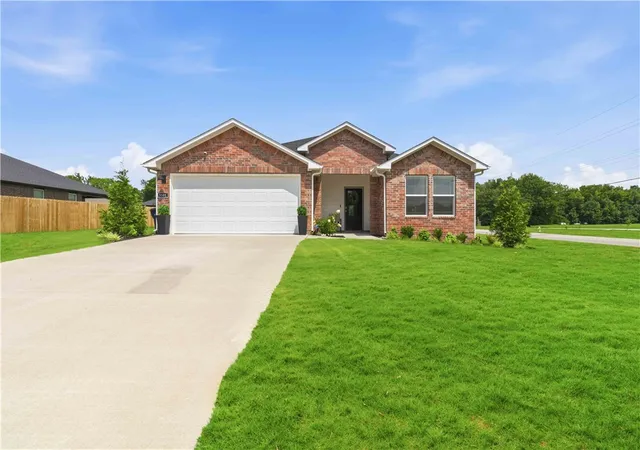 Homes for sale in Siloam Springs, AR | 3101 N Rooster St, Siloam Springs, AR 72761 | MLS# 1355208