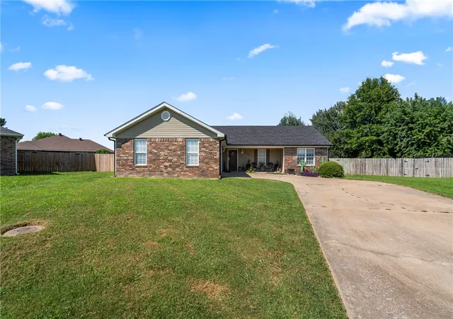 2nd image of 210 Perry Cir, Gravette, AR 72736 | MLS# 1355133