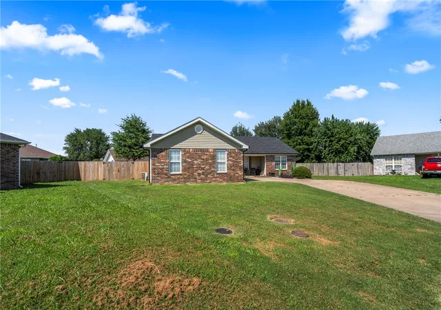 3rd image of 210 Perry Cir, Gravette, AR 72736 | MLS# 1355133