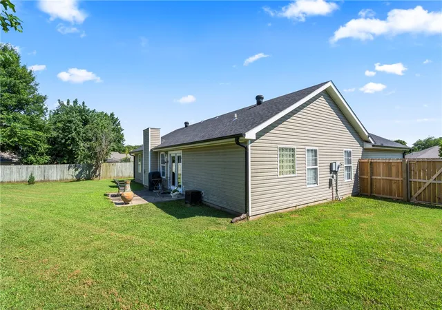4th image of 210 Perry Cir, Gravette, AR 72736 | MLS# 1355133