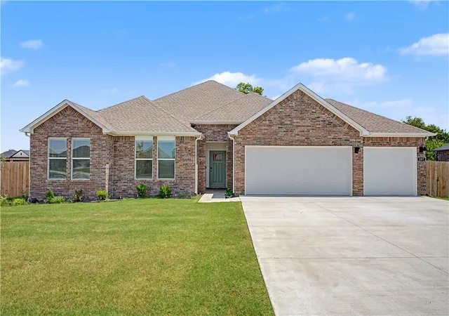 1st image of 207 Kit Kat Ct, Siloam Springs, AR 72761 | MLS# 1354952