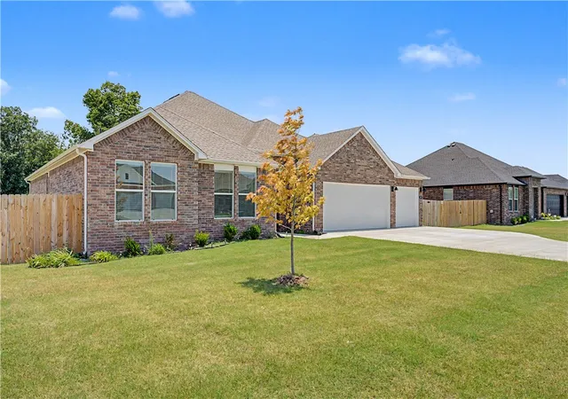 2nd image of 207 Kit Kat Ct, Siloam Springs, AR 72761 | MLS# 1354952