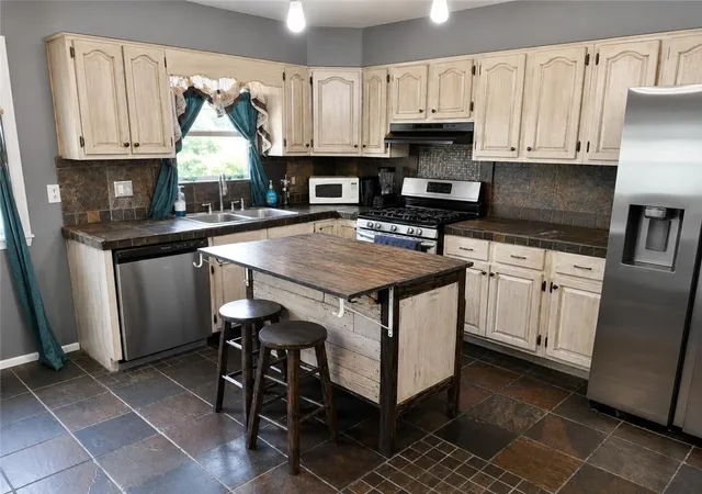 Photo 2 of Single family home for sale at 21263 Sunset View Ln, Seneca, MO 64865 | MLS# 1355297 | Listing updated on 2026-08-31