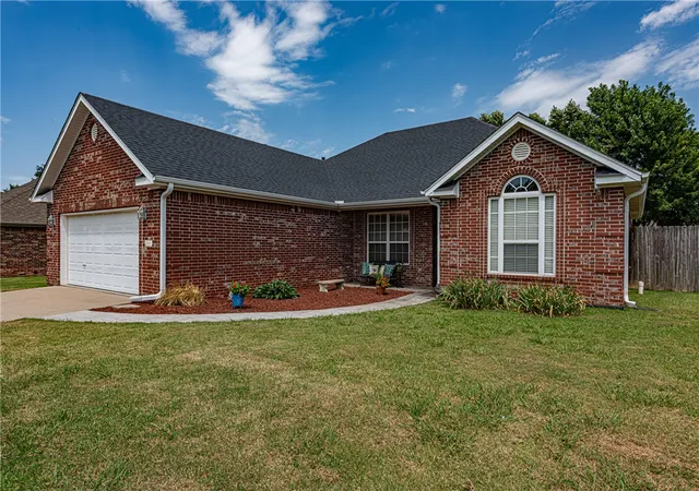 2nd image of 250 S Briarhill Dr, Farmington, AR 72730 | MLS# 1355004