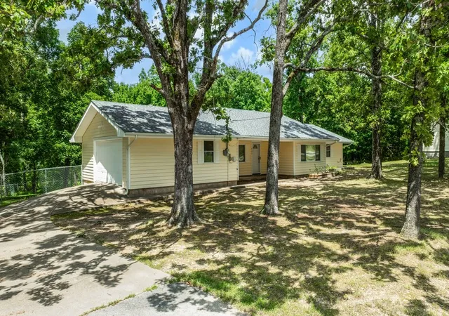 3rd image of 701 Spears Dr, Siloam Springs, AR 72761 | MLS# 1355384