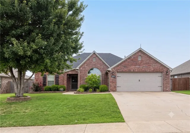 Homes for sale in Bentonville, AR | 3001 Sw Gumleaf Rd, Bentonville, AR 72713 | MLS# 1355226