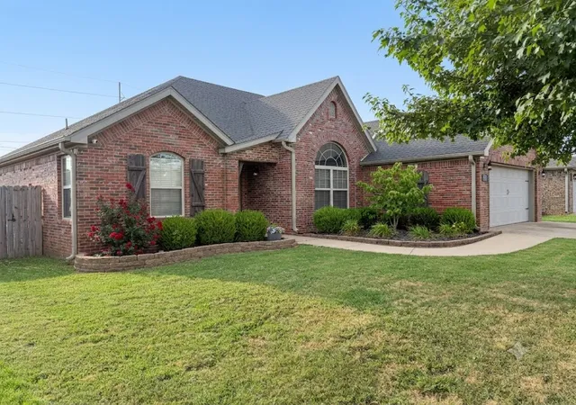 Homes for sale in Bentonville, AR | 3001 Sw Gumleaf Rd, Bentonville, AR 72713 | MLS# 1355226
