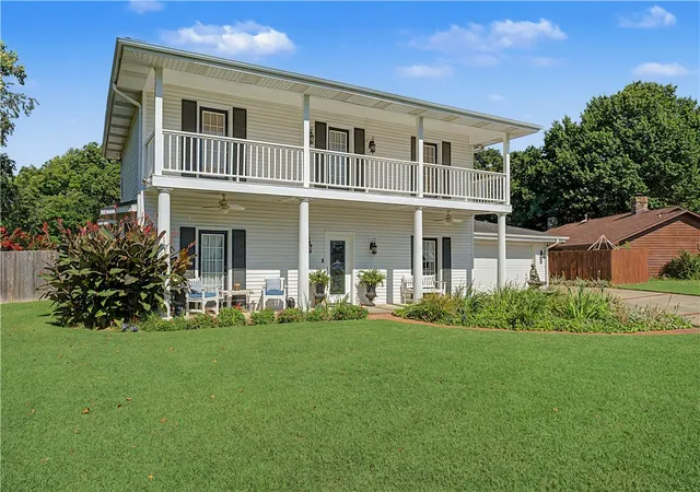 2nd image of 3323 N Summerhill Dr, Fayetteville, AR 72703 | MLS# 1354911