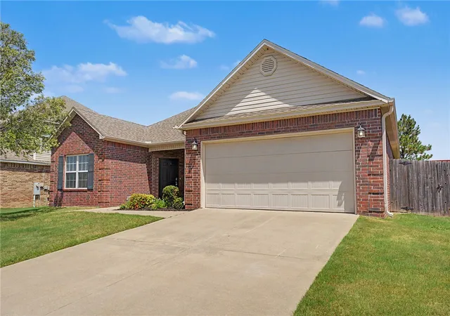 3rd image of 2703 Whispering Woods Ct, Lowell, AR 72745 | MLS# 1355327