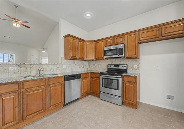 4th image of 2703 Whispering Woods Ct, Lowell, AR 72745 | MLS# 1355327