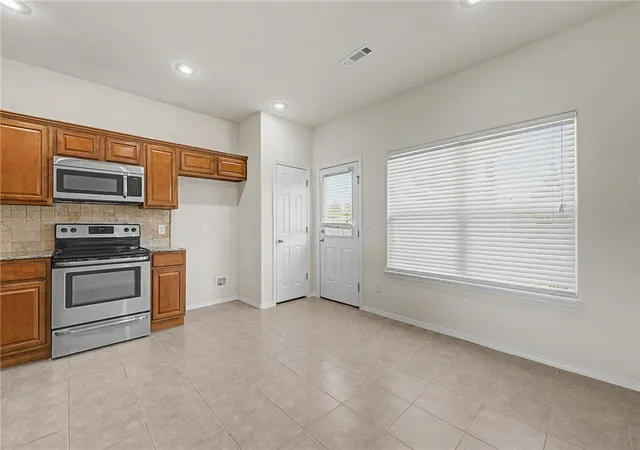 5th image of 2703 Whispering Woods Ct, Lowell, AR 72745 | MLS# 1355327