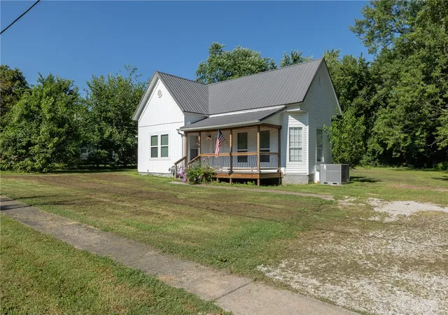 Photo 3 of Single family home for sale at 409 S Main Ave, Lincoln, AR 72744 | MLS# 1355420 | Listing updated on 2026-08-26