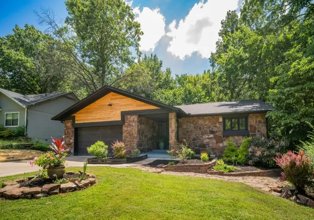 1st image of 11 Shepton Ln, Bella Vista, AR 72715 | MLS# 1355406