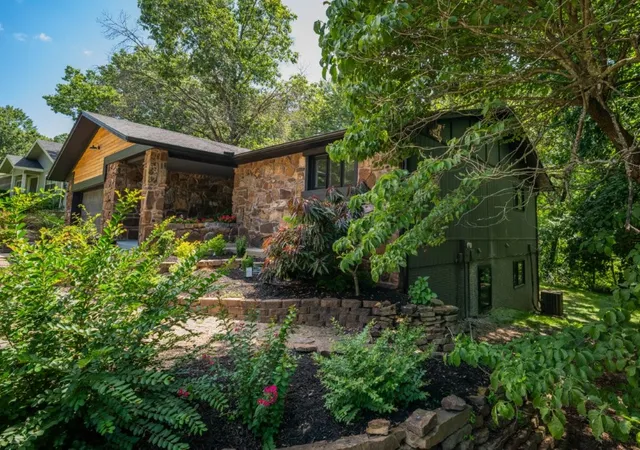 3rd image of 11 Shepton Ln, Bella Vista, AR 72715 | MLS# 1355406