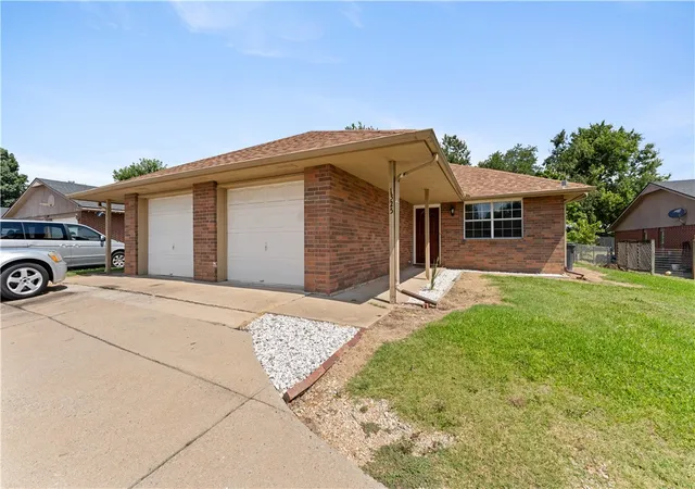 2nd image of 1325 1327 W New Hope Rd, Rogers, AR 72758 | MLS# 1355313