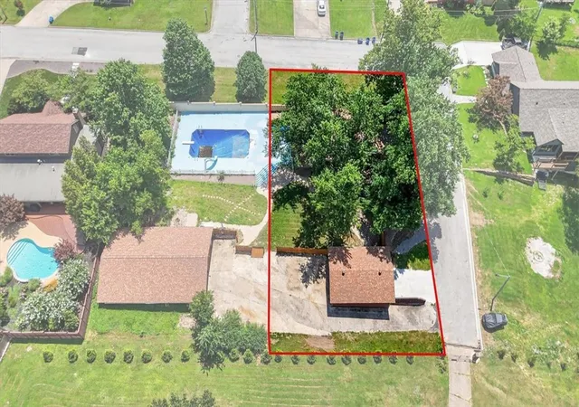 Homes for sale in Bentonville, AR | 1402 11th St, Bentonville, AR 72712 | MLS# 1355325